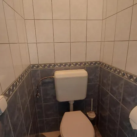 Kek Matra Vendeghaz *