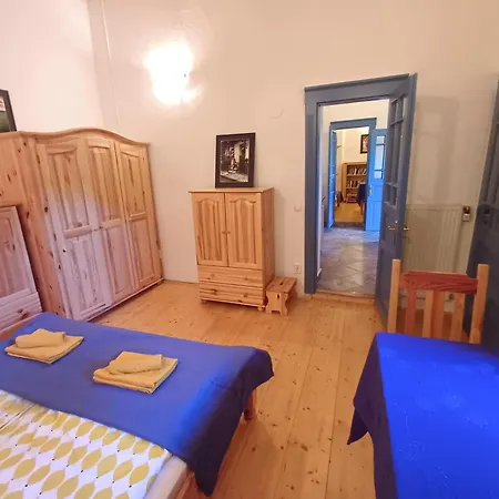 Kek Matra Vendeghaz *