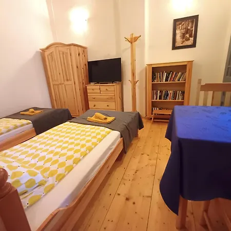 Kek Matra Vendeghaz